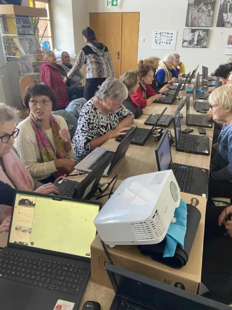 9add33b6-7f45-40e7-8c9e-1c074e14d5a8